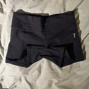 Lulu lemon mid rise 4” biker short with supper pocket